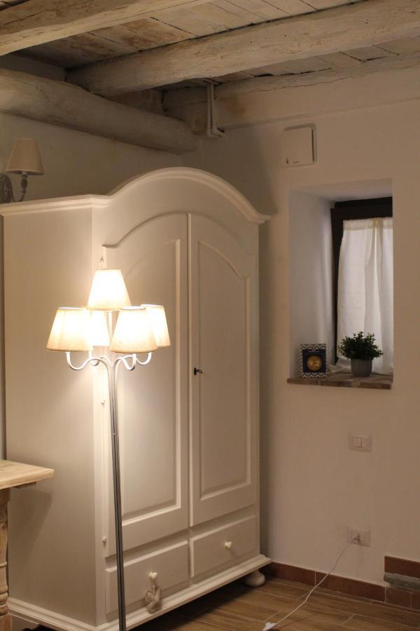 Livia'S Charming Room Trevignano Romano Dış mekan fotoğraf